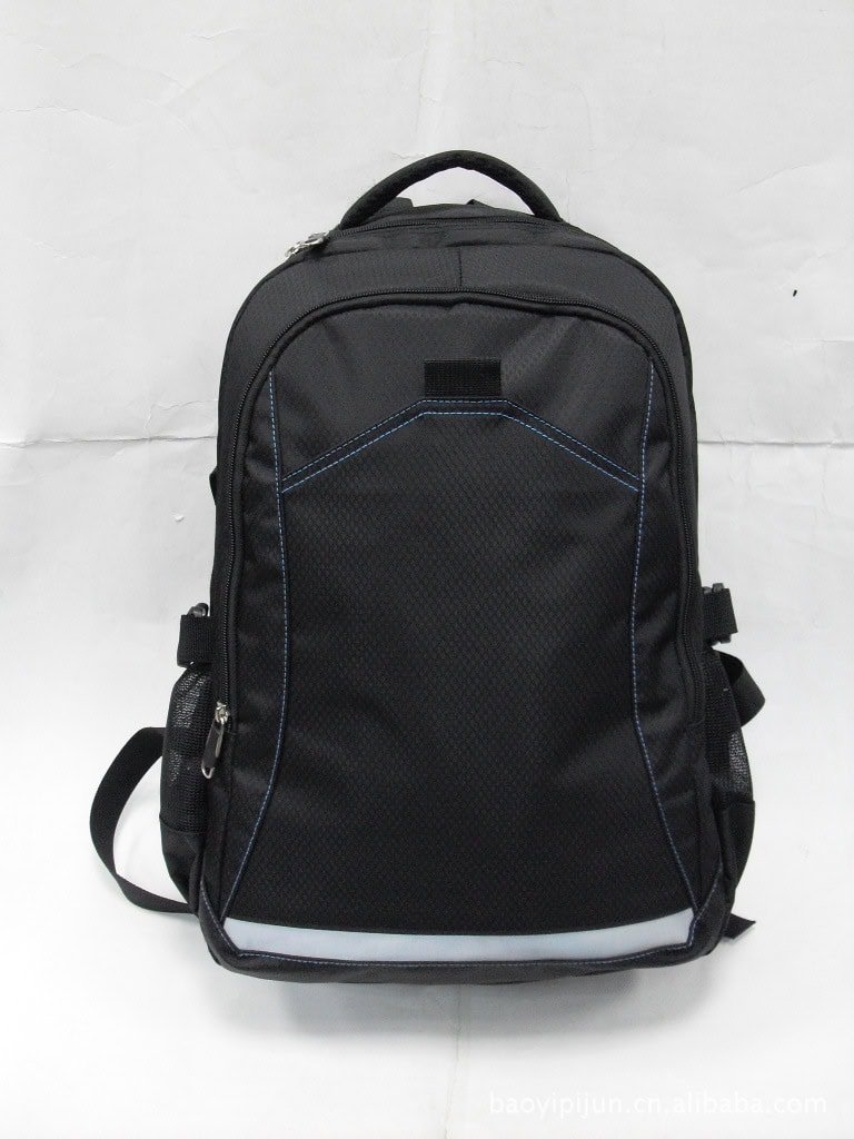 Nylon vs Polyester backpack fabric comparison.