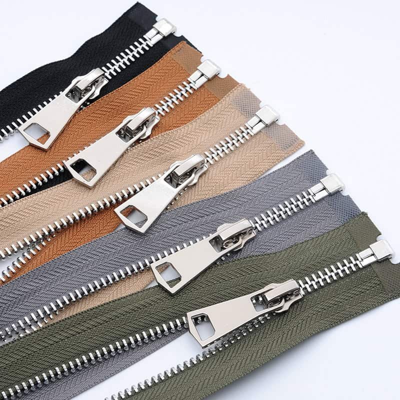 Metal zipper vs Nylon coil zipper comparison for bags